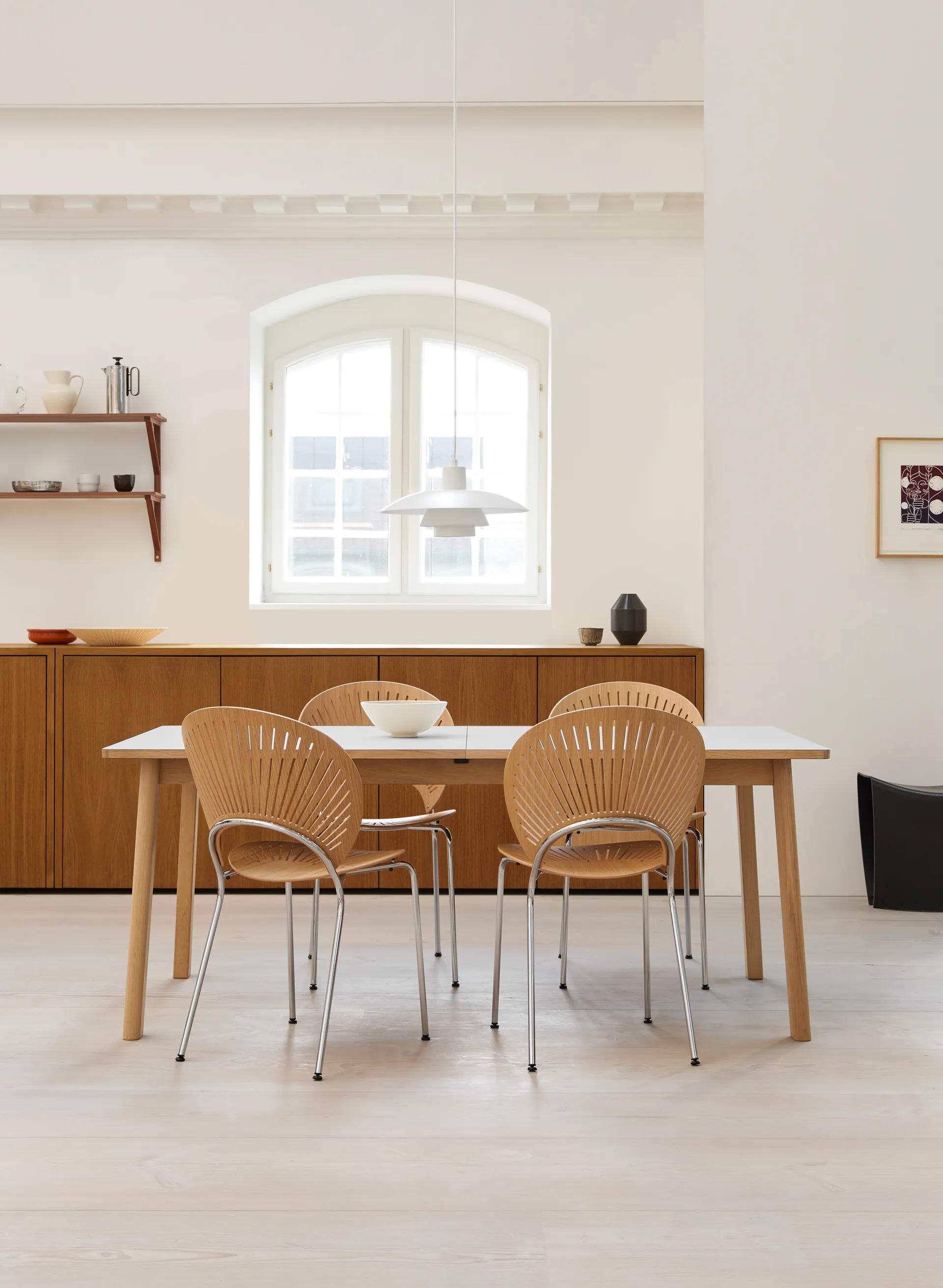 BM29 hylla 78x61 cm, Walnut lacquer Fredericia Furniture