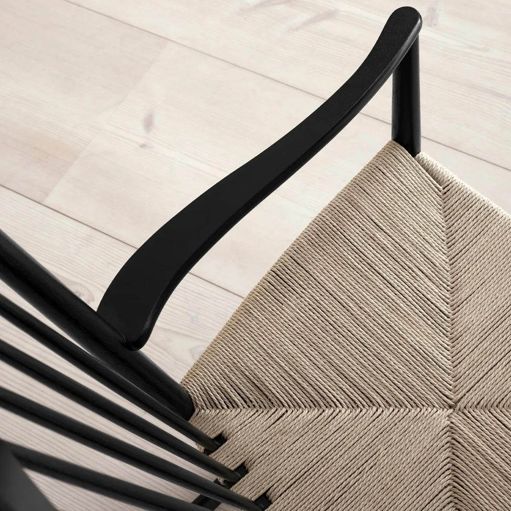 J16 gungstol, Natur-svartlackad ek Fredericia Furniture