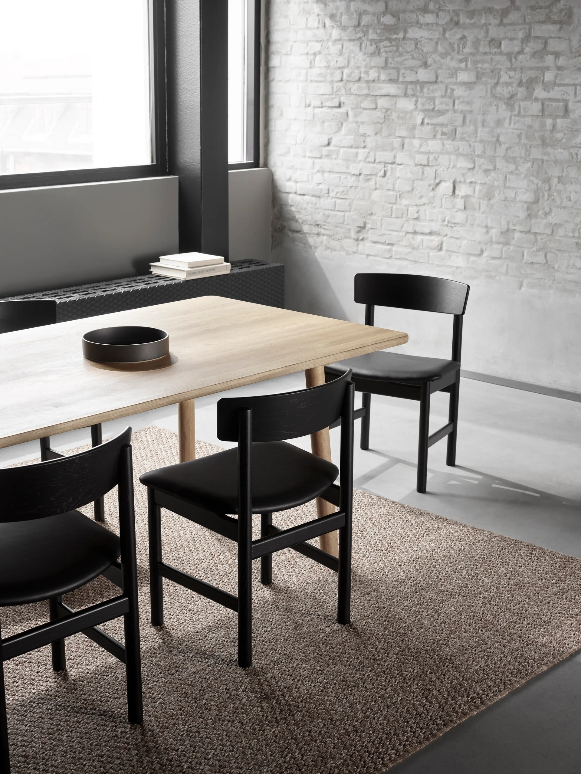 J39 stol, Svartlackerad bok-läder Omni 301 svart Fredericia Furniture