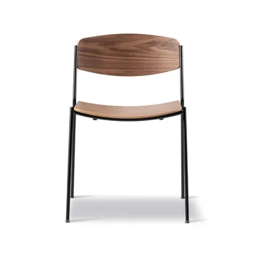 Lynderup 3080 stol - Lackerad valnöt-svart stålstativ - Fredericia Furniture