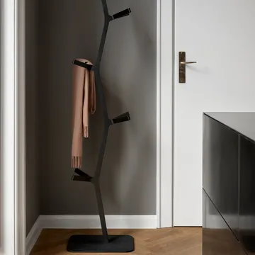 Nara klädhängare - Svartbetsad ask-svartlackat stål - Fredericia Furniture