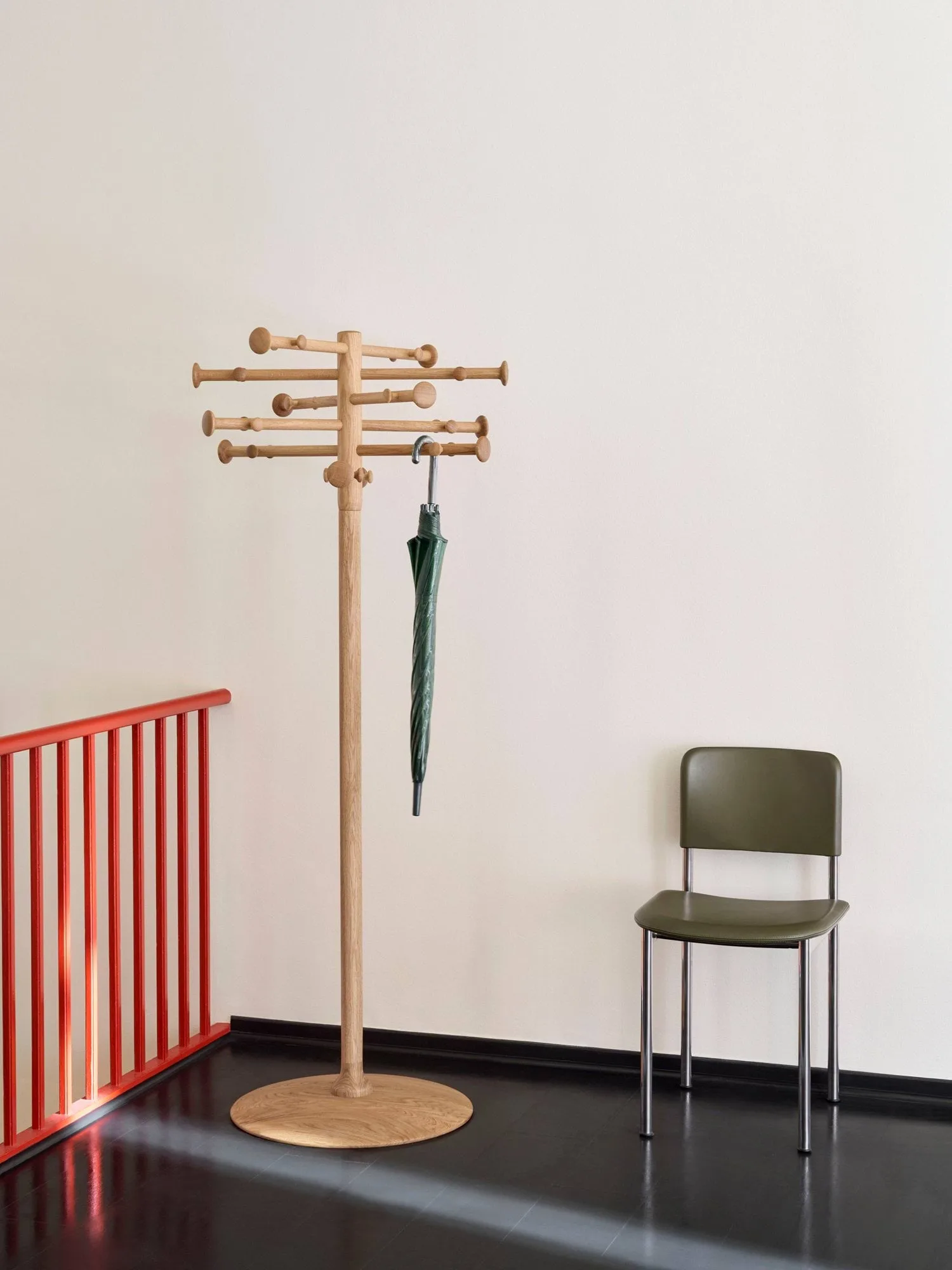 ND09 klädhängare, Oljad ek, 170 cm Fredericia Furniture