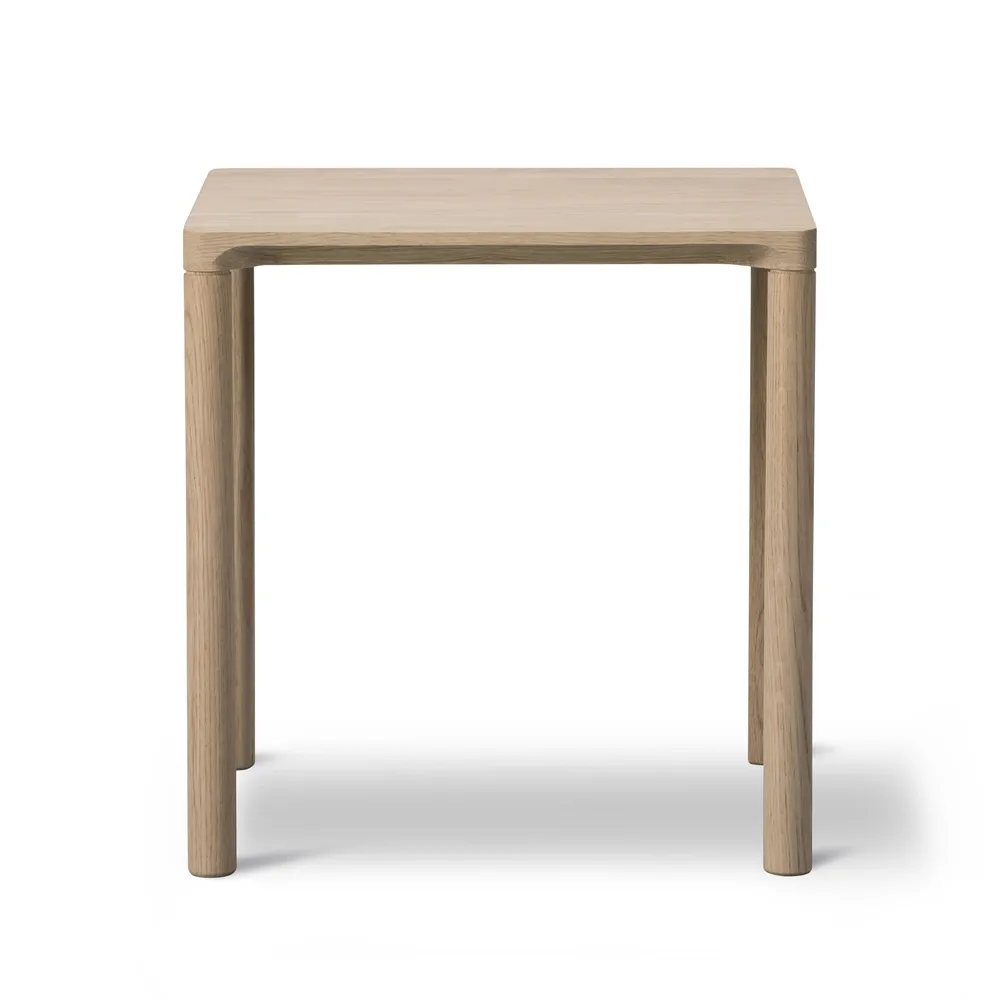 Piloti 6700 sidobord, Lackad ek-höjd 41 cm Fredericia Furniture