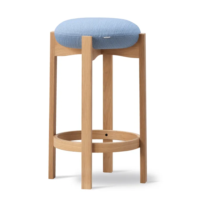 Pioneer pall hög - Odino PV82 light blue-lackerad ek - Fredericia Furniture