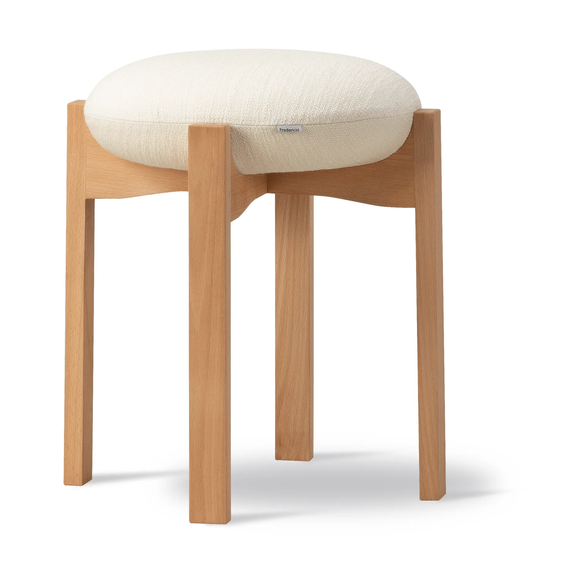 Pioneer rund pall låg, Odino NE22 off white-oljad bok, Ø41x46 cm Fredericia Furniture