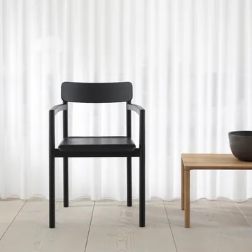 Post 3445 karmstol - Svartlackerad ek - Fredericia Furniture