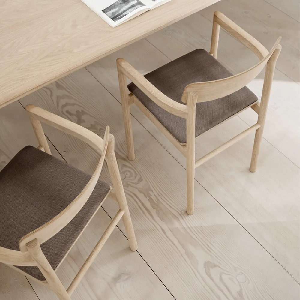 Post 3446 karmstol, Sunniva 717-ljusoljad ek Fredericia Furniture