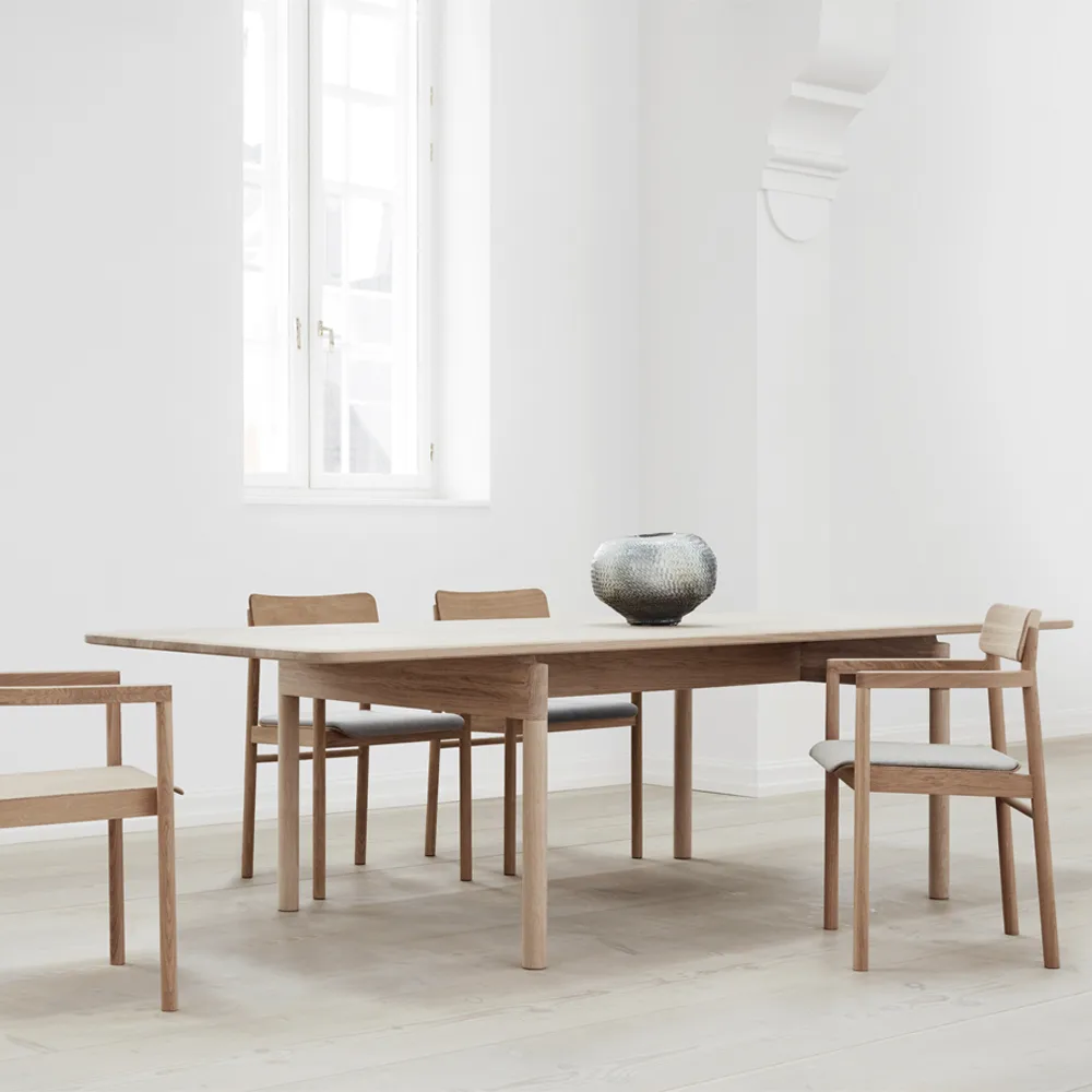 Post 6438 matbord, Rökoljad ek, 100x225 cm Fredericia Furniture
