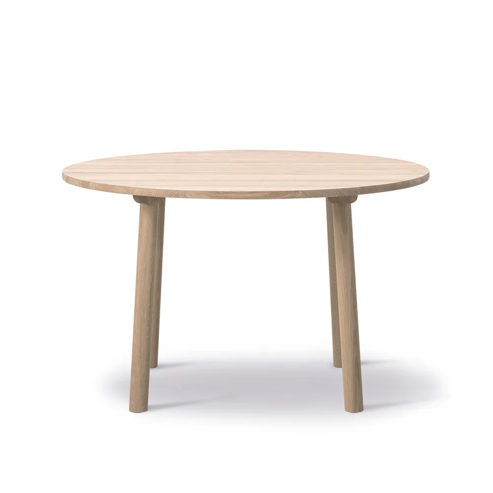 Taro 6121 matbord, Såpad ek, ø120 cm Fredericia Furniture