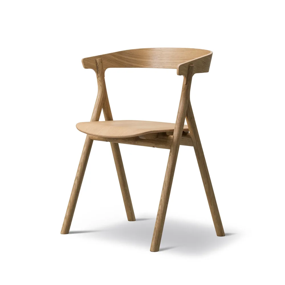 Yksi 3340 stol, Lackad ek Fredericia Furniture