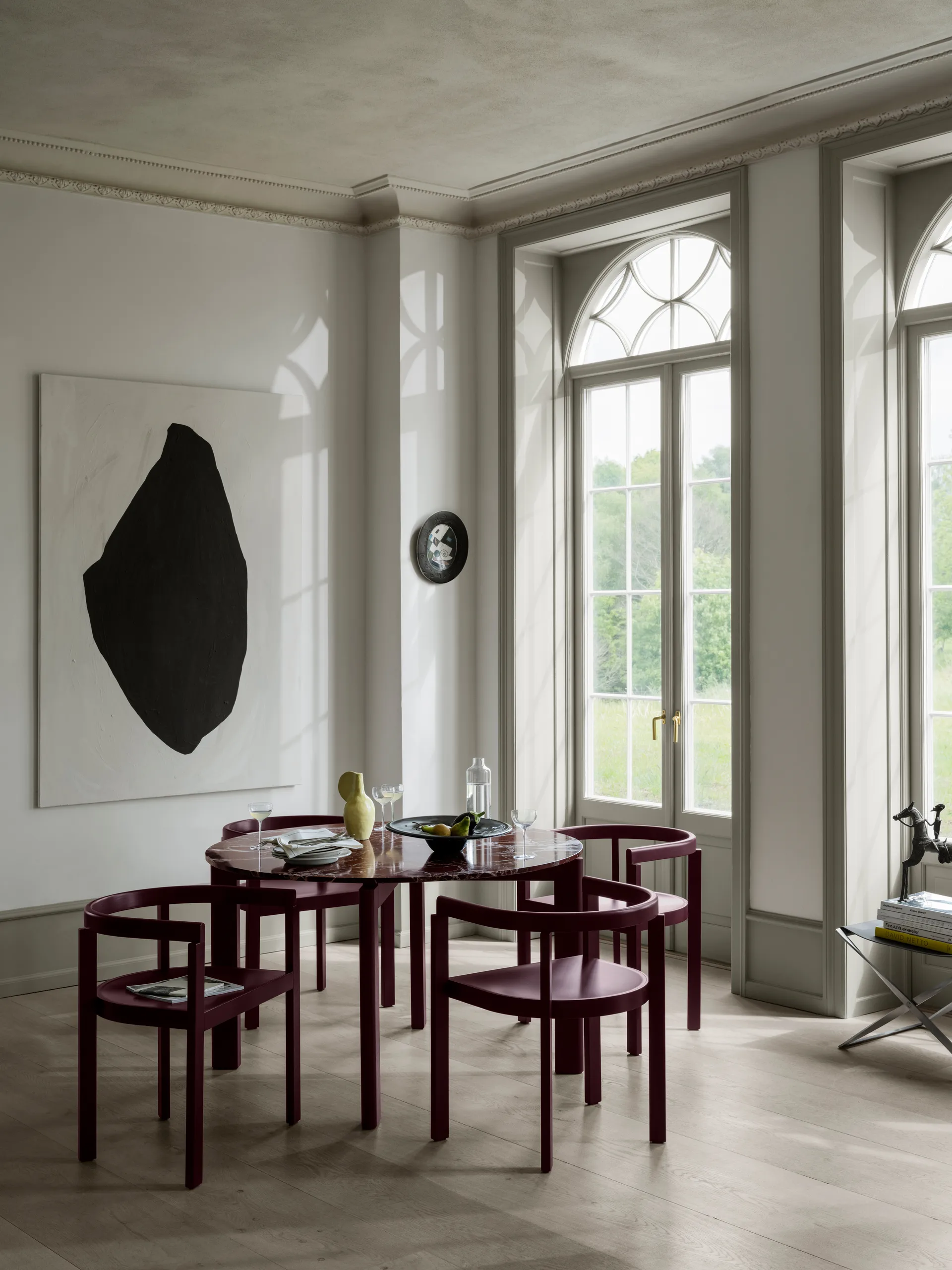 After matbord Ø120 cm, Polerad marmor-burgundy Fritz Hansen