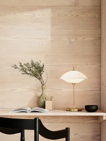 Clam bordslampa 50 cm - Opal-brass - Fritz Hansen