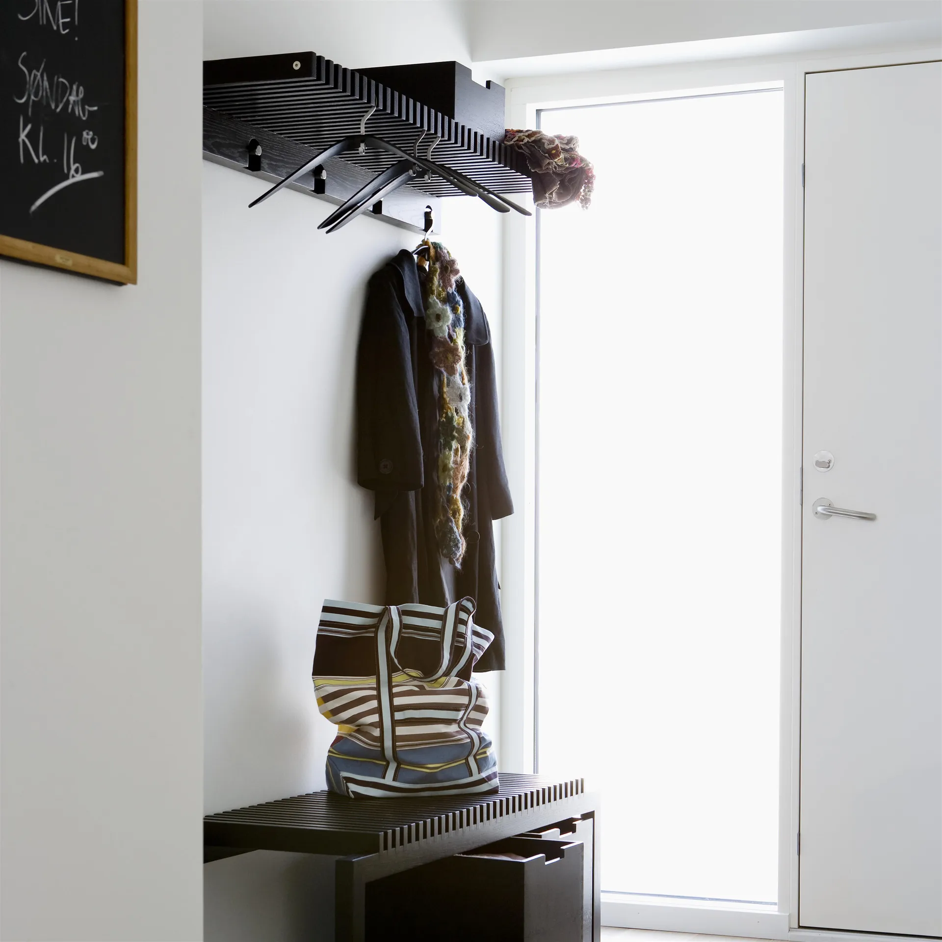 Cutter hatthylla, Svartlackerad ek Fritz Hansen