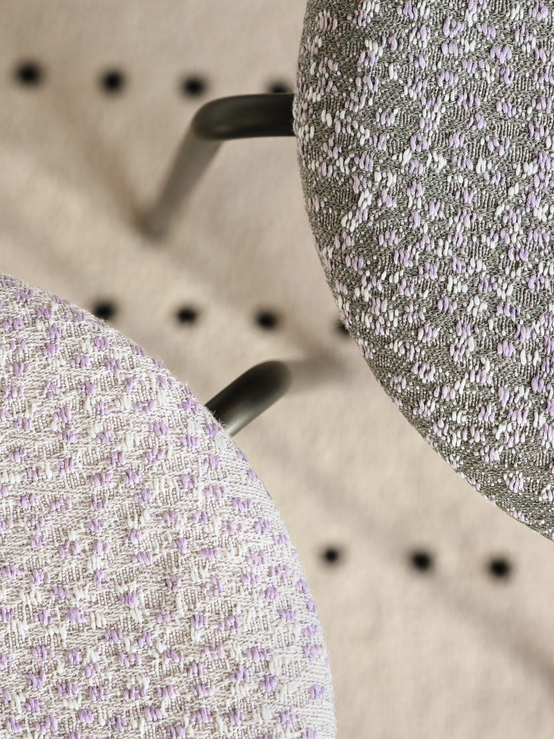 Dot pall tyg, Ria 111-warm graphite Fritz Hansen