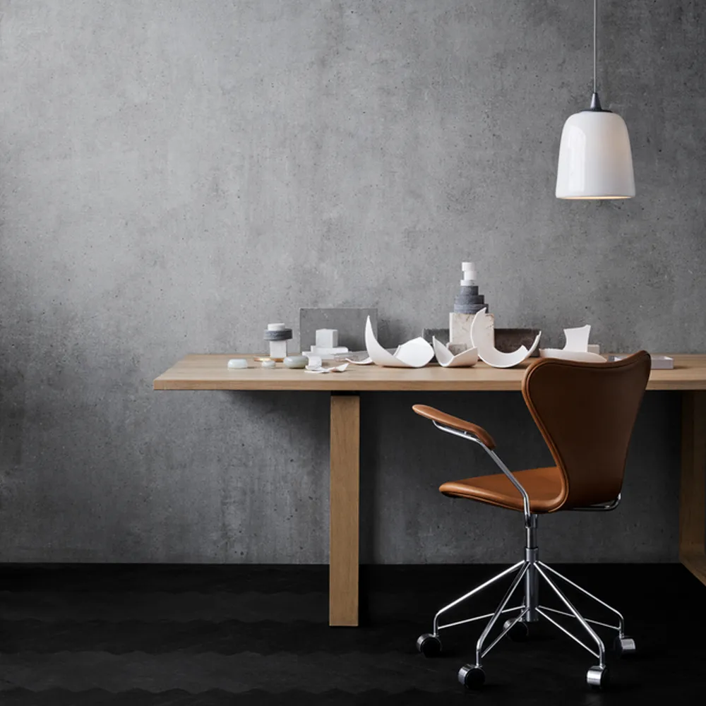 Essay CM12 matbord, Oljad ek Fritz Hansen
