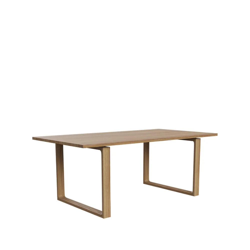 Essay CM12 matbord, Oljad ek Fritz Hansen
