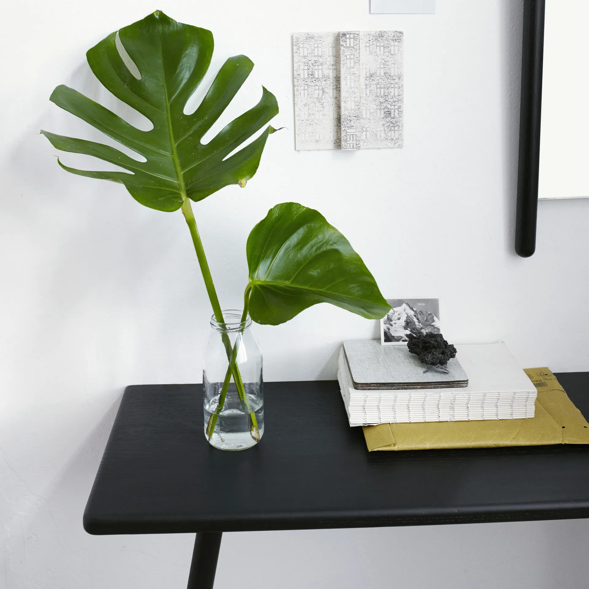 Georg konsollbord, svartlackerad ek Fritz Hansen
