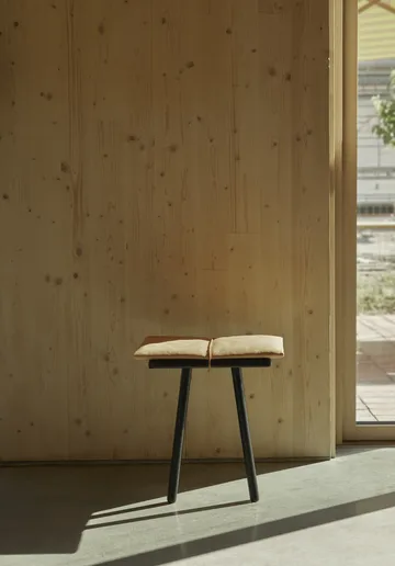 Georg läderdyna med rem till pall/barstol - Beige-brun - Fritz Hansen