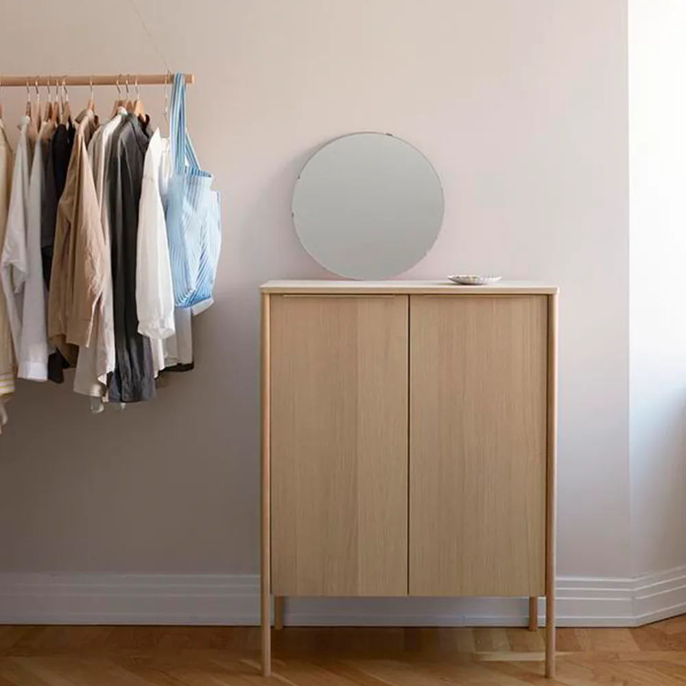 Jut High skåp, Oak oiled-svart marmor-mässing Fritz Hansen