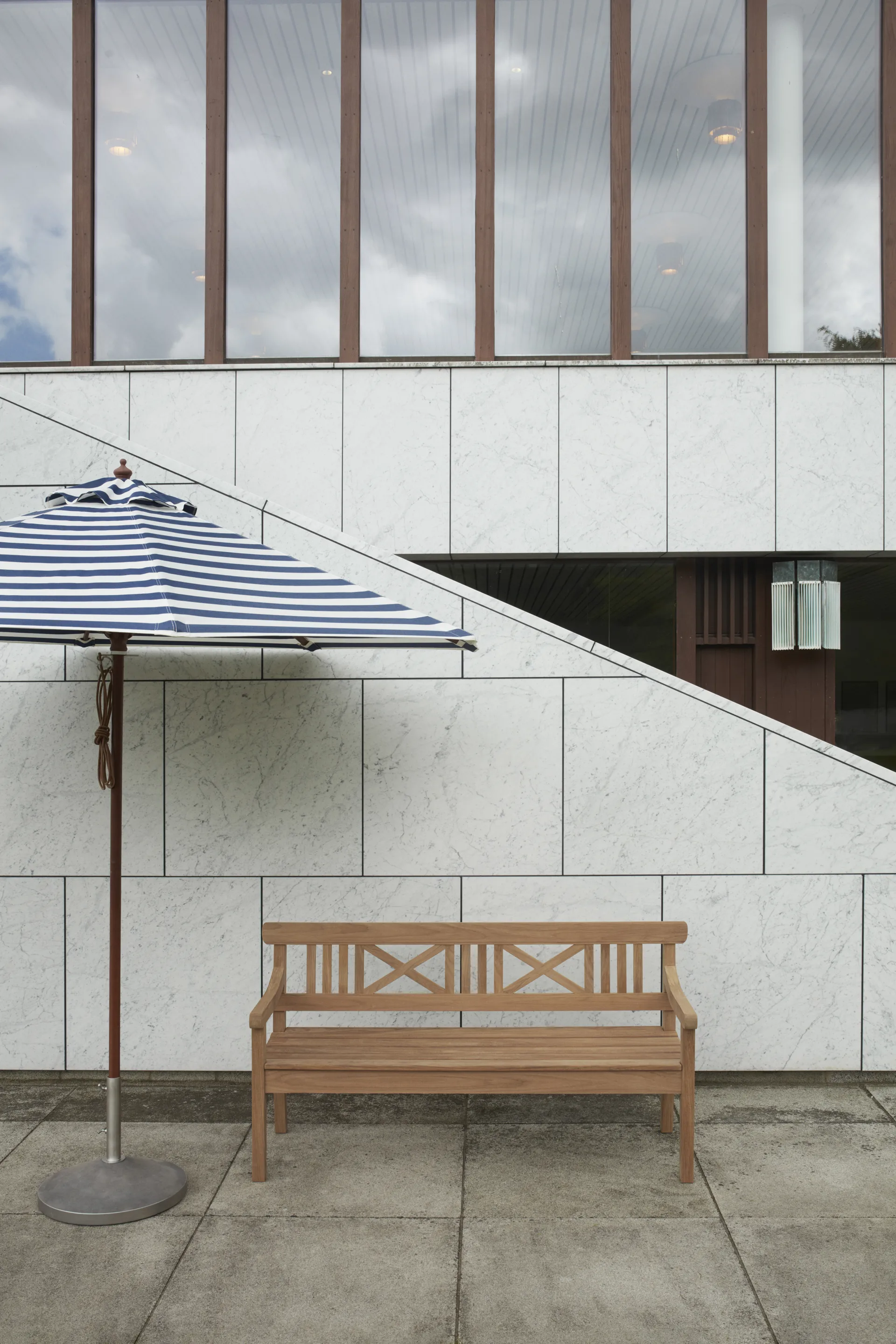 Messina parasoll, Dark Blue Stripes Ø270 cm Fritz Hansen