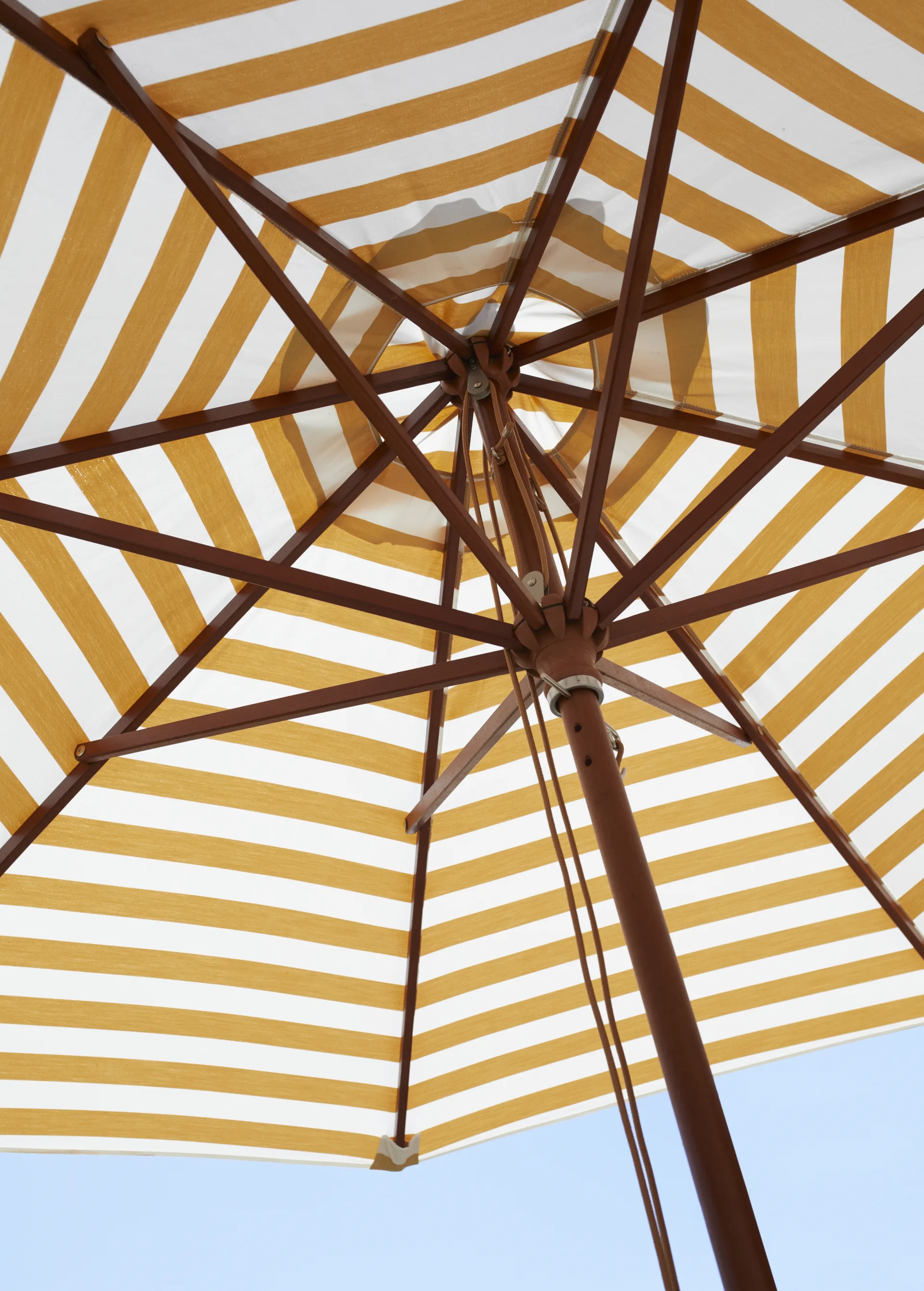 Messina parasoll, Golden Yellow Stripes Ø270 cm Fritz Hansen