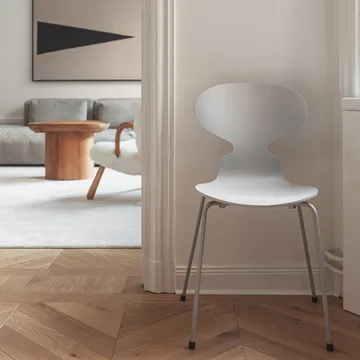 Myran 3101 stol - Svart, lackad, kromat stålstativ - Fritz Hansen