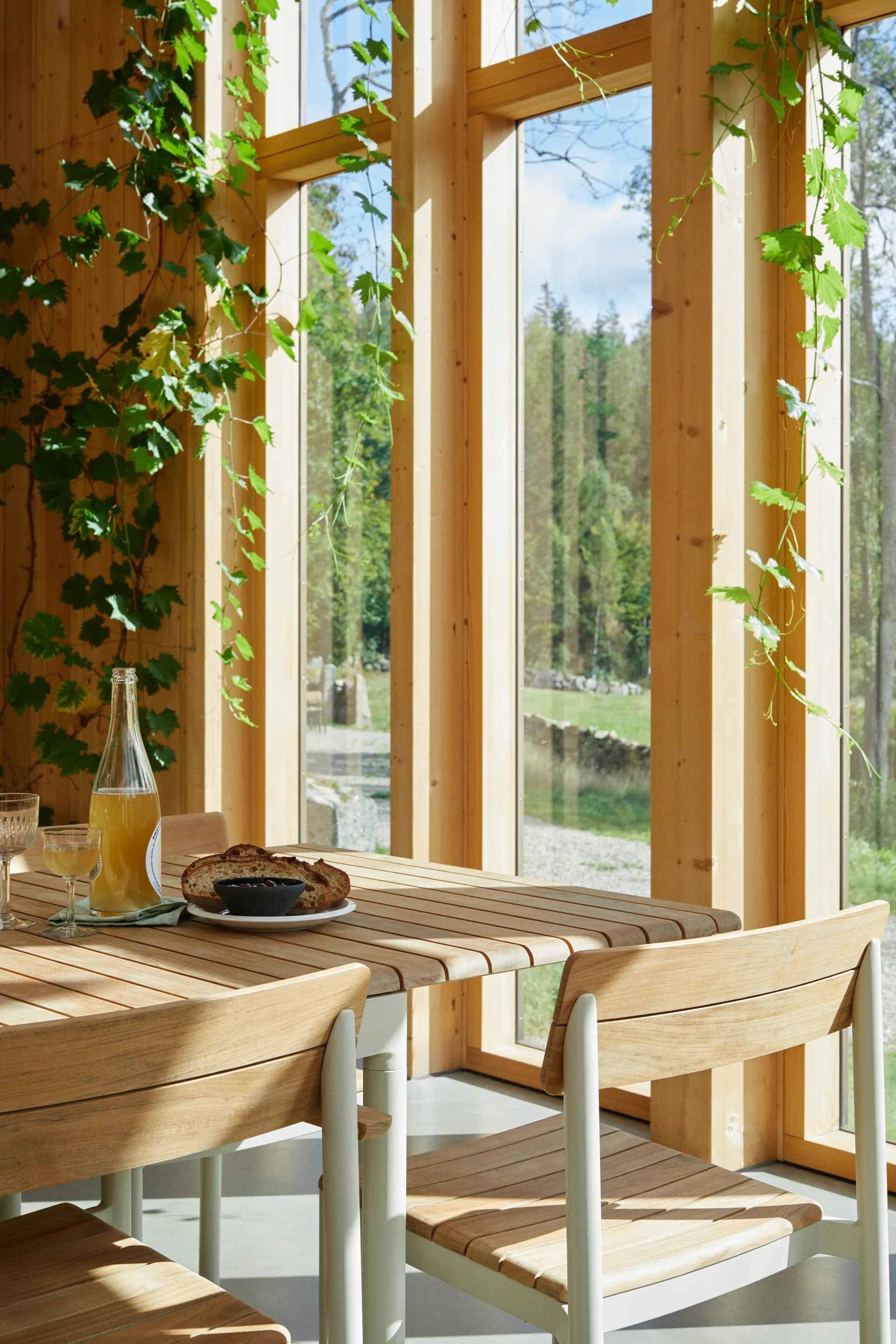 Pelagus karmstol teak, Light ivory Fritz Hansen