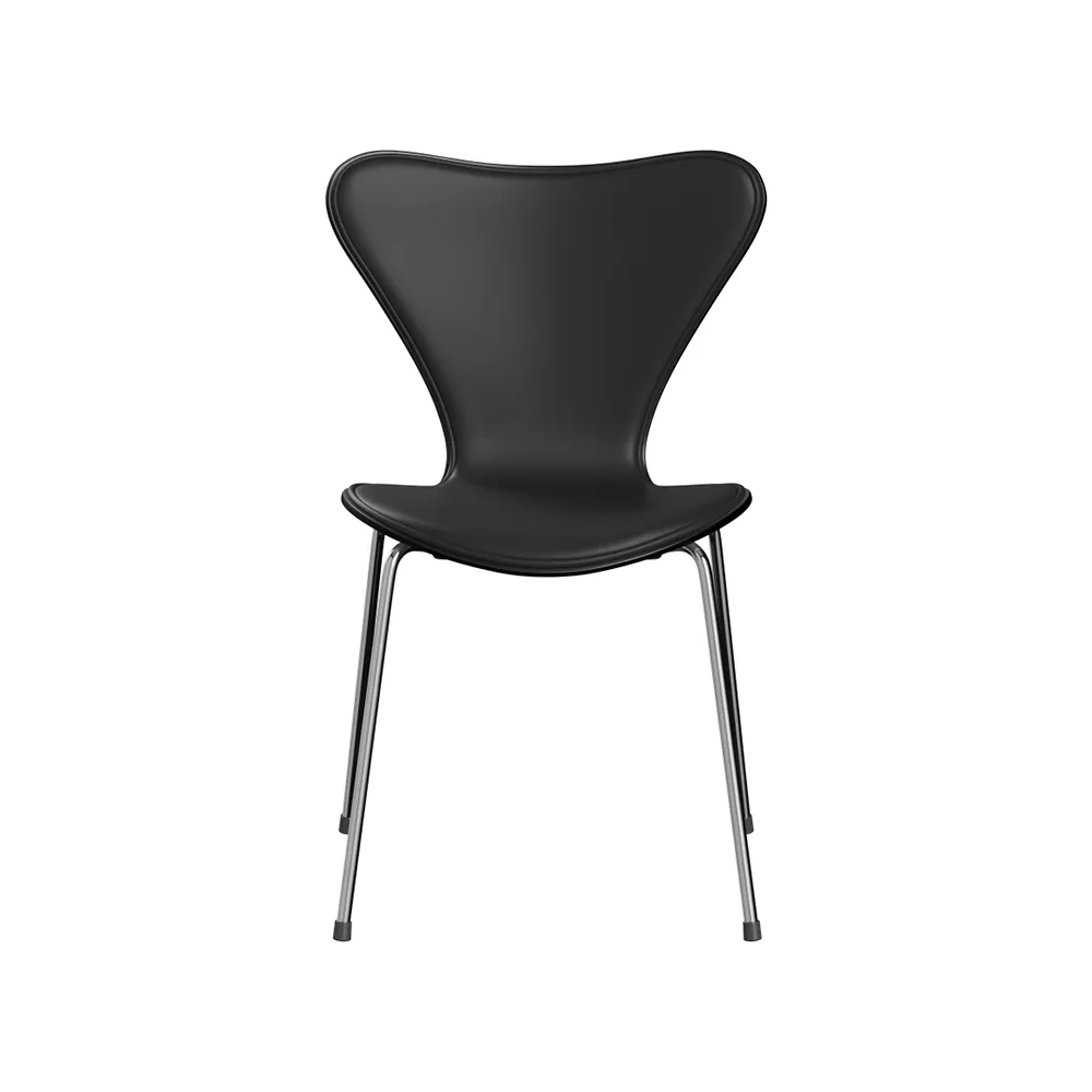 Sjuan 3107 framsidesklädd stol, Läder soft black-målad ask-kromat stålstativ Fritz Hansen