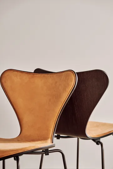Sjuan 3107 framsidesklädd Stol Special Edition - Dunes Cognac-brown - Fritz Hansen