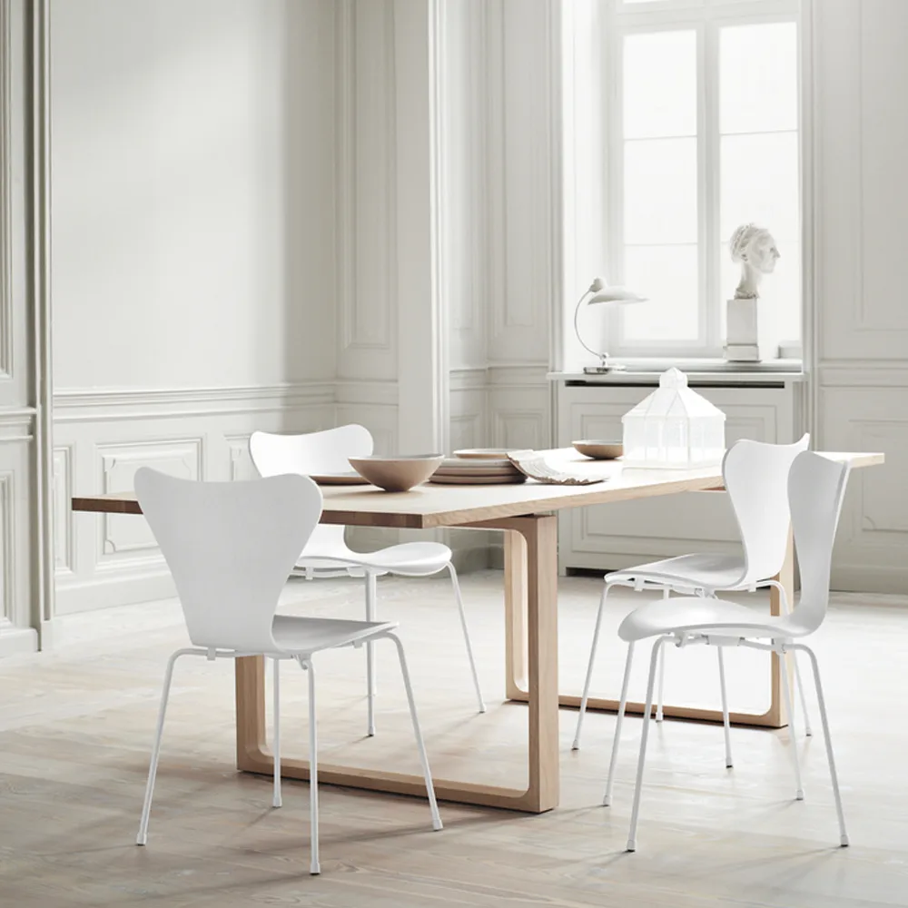 Sjuan 3107 stol, Ljusbeige-färgad ask-kromat stålstativ Fritz Hansen