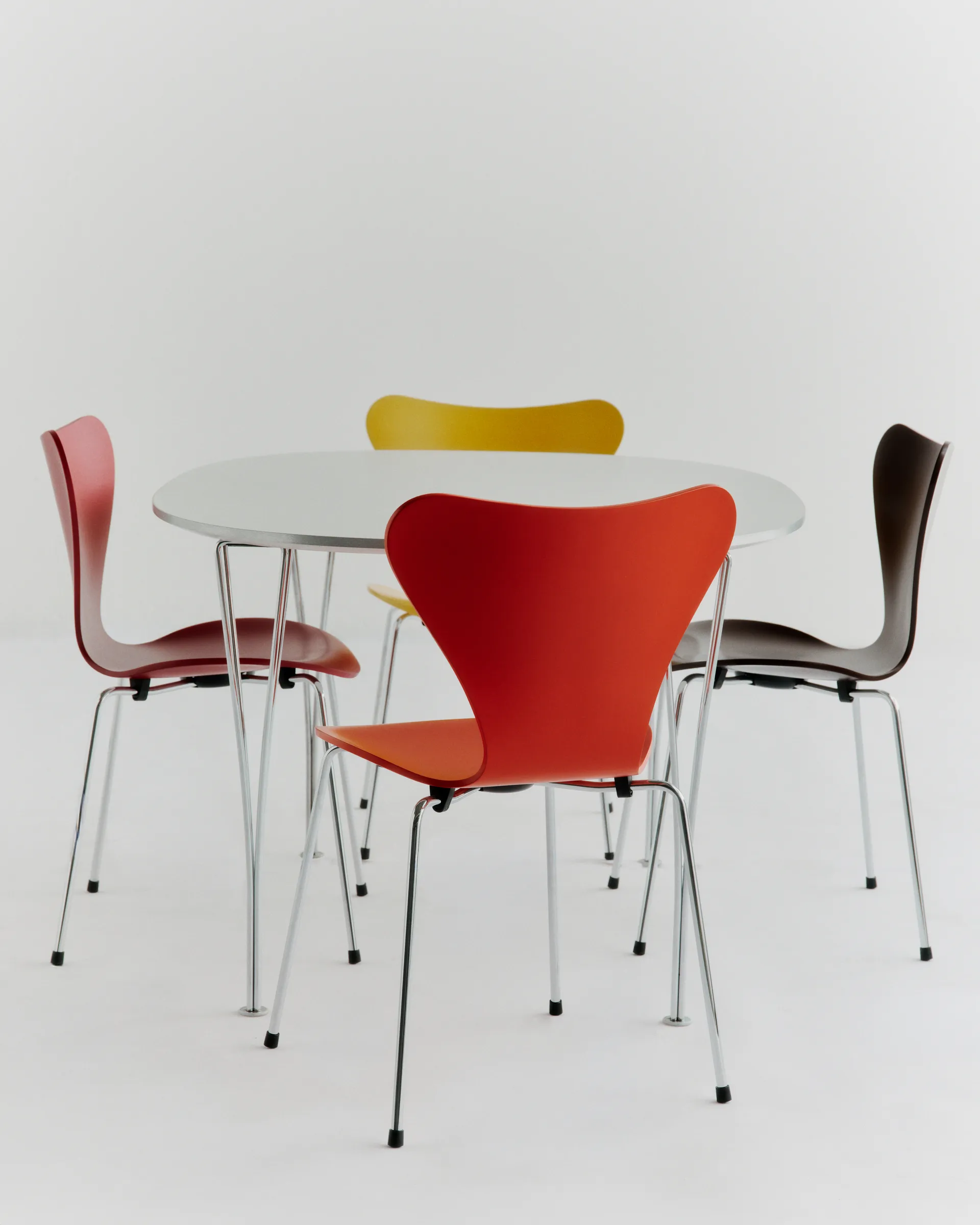 Sjuan 3107 stol, Red-rostfritt stål Fritz Hansen