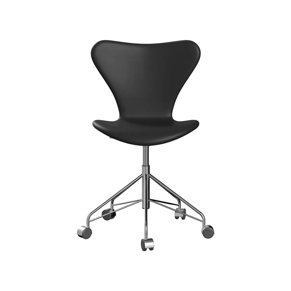 Sjuan 3117 helklädd kontorsstol hårda hjul, Soft leather black-chrome Fritz Hansen