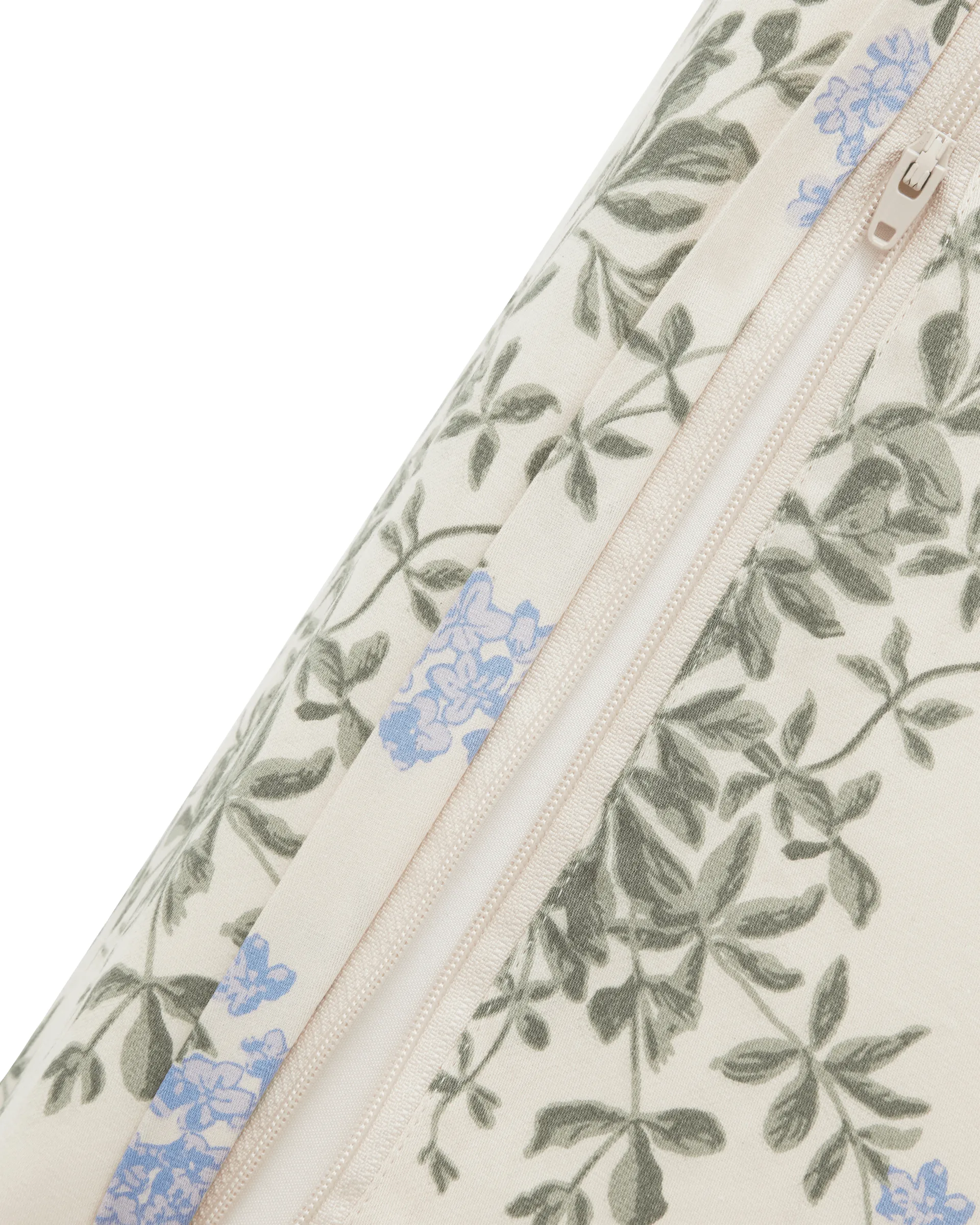 Plumbago satin quiltad skötbädd, 50x65x9 cm Garbo&Friends