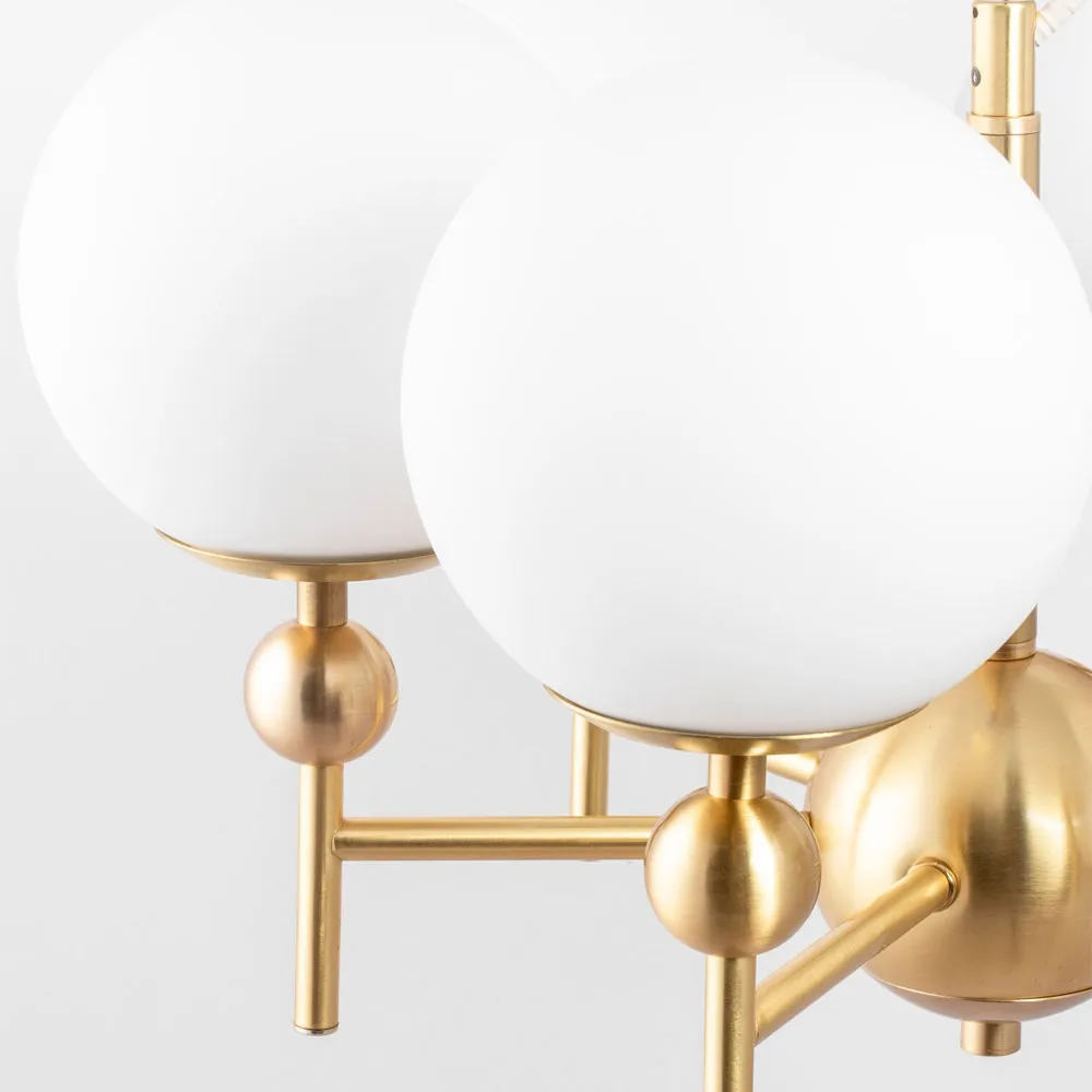 Astrid pendel, mässing/vit, 8 lampor Globen Lighting