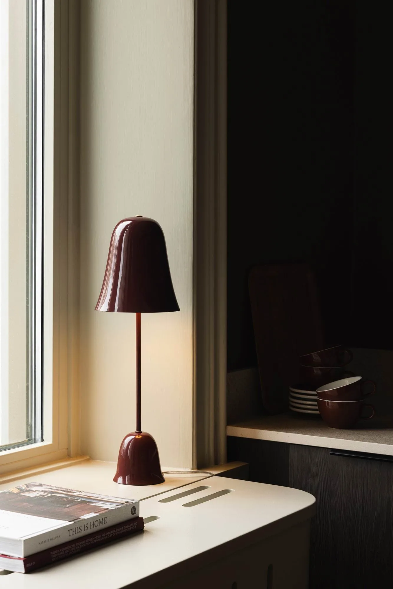 Blåklockan bordslampa, Vinröd (röd), Ø16xH50 cm Globen Lighting