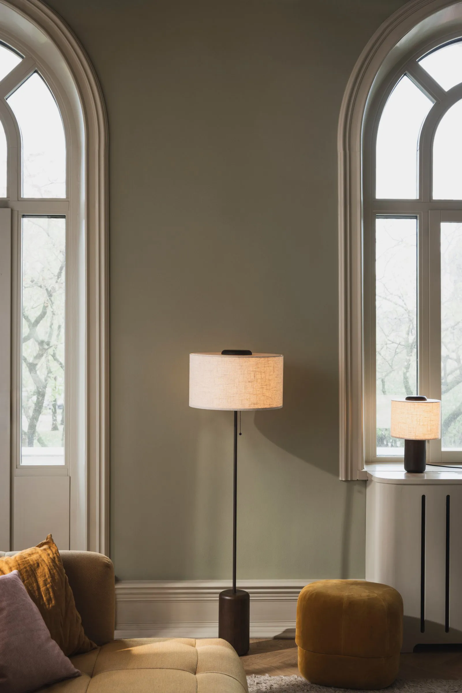 Bosco bordslampa, Brunbetsad ek Globen Lighting
