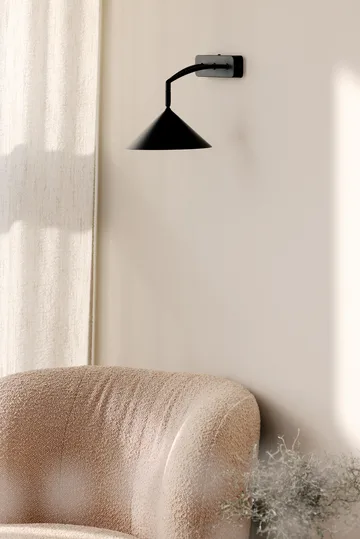 Curve vägglampa - Svart - Globen Lighting
