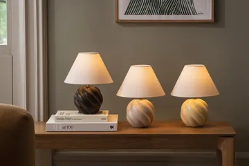 Dahlia bordslampa - Beige - Globen Lighting