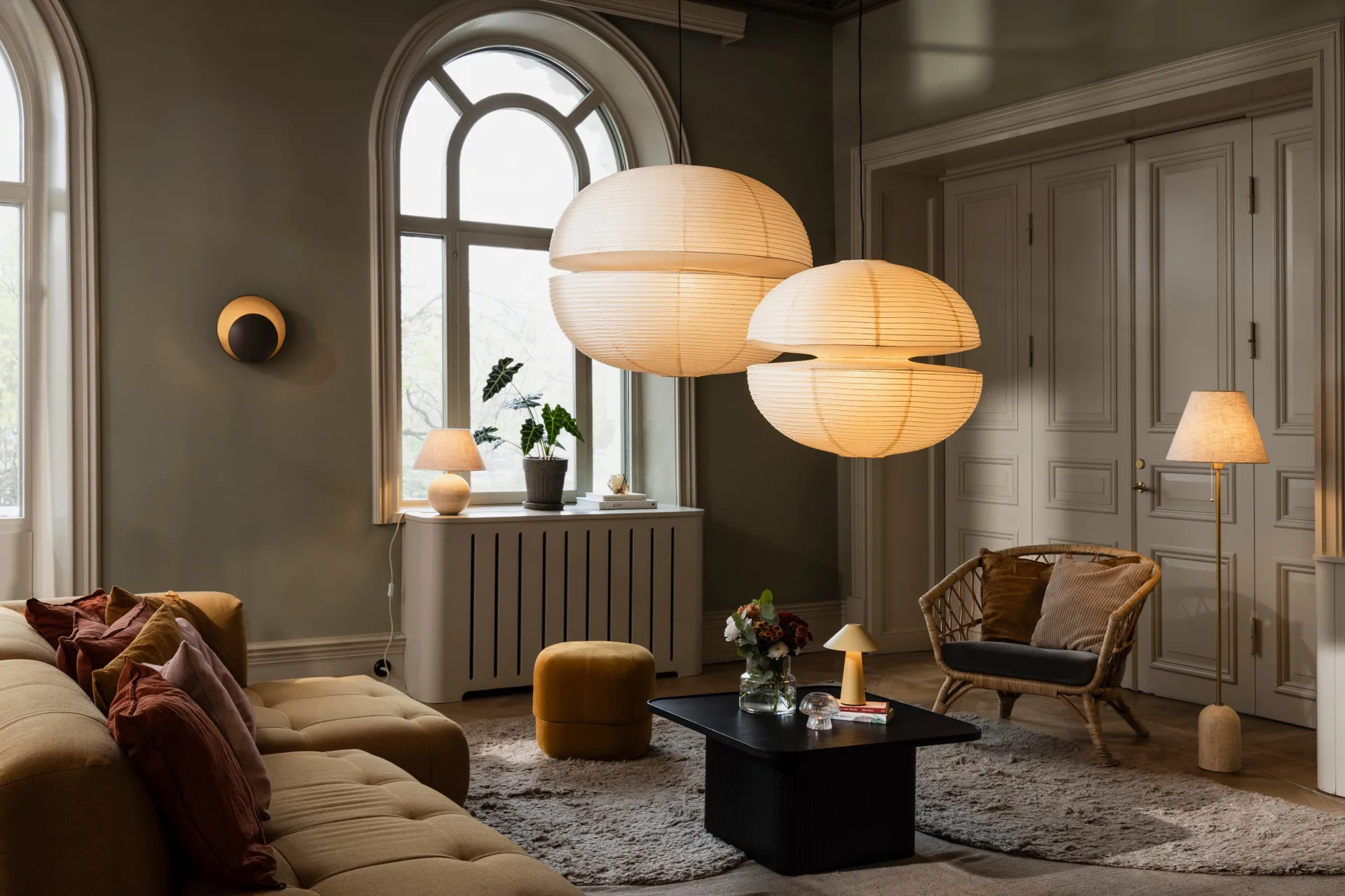 Gino golvlampa, Beige travertine Globen Lighting