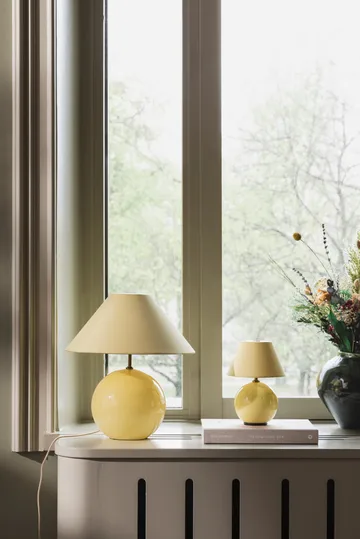 Iris 16 portabel bordslampa - Butter yellow - Globen Lighting