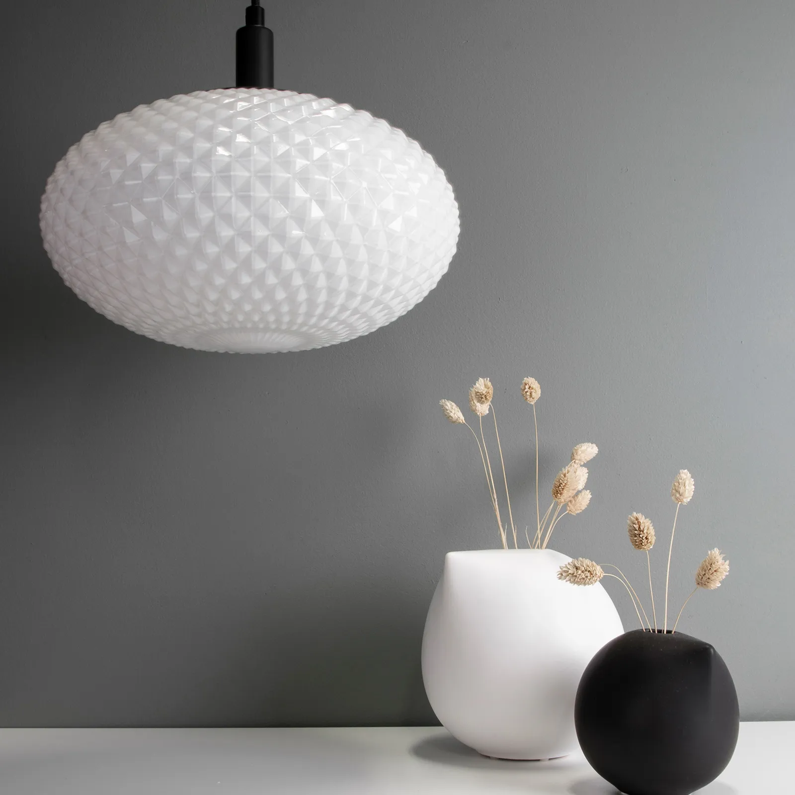 Jackson pendel Ø28 cm, Vit-svart Globen Lighting