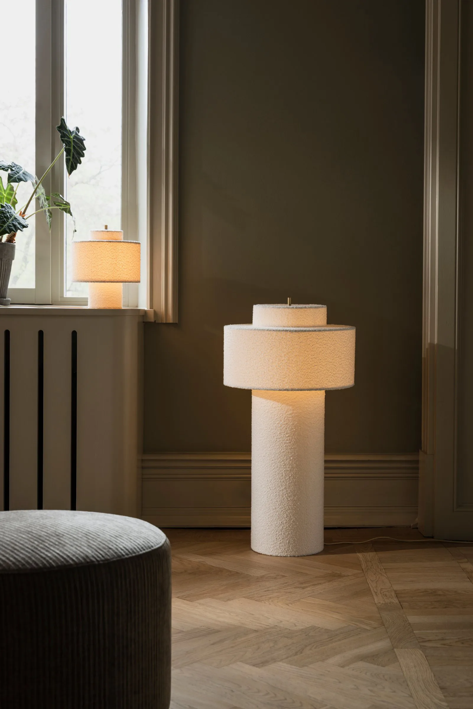Noah golvlampa, Vit bouclé, Ø45x88 cm Globen Lighting