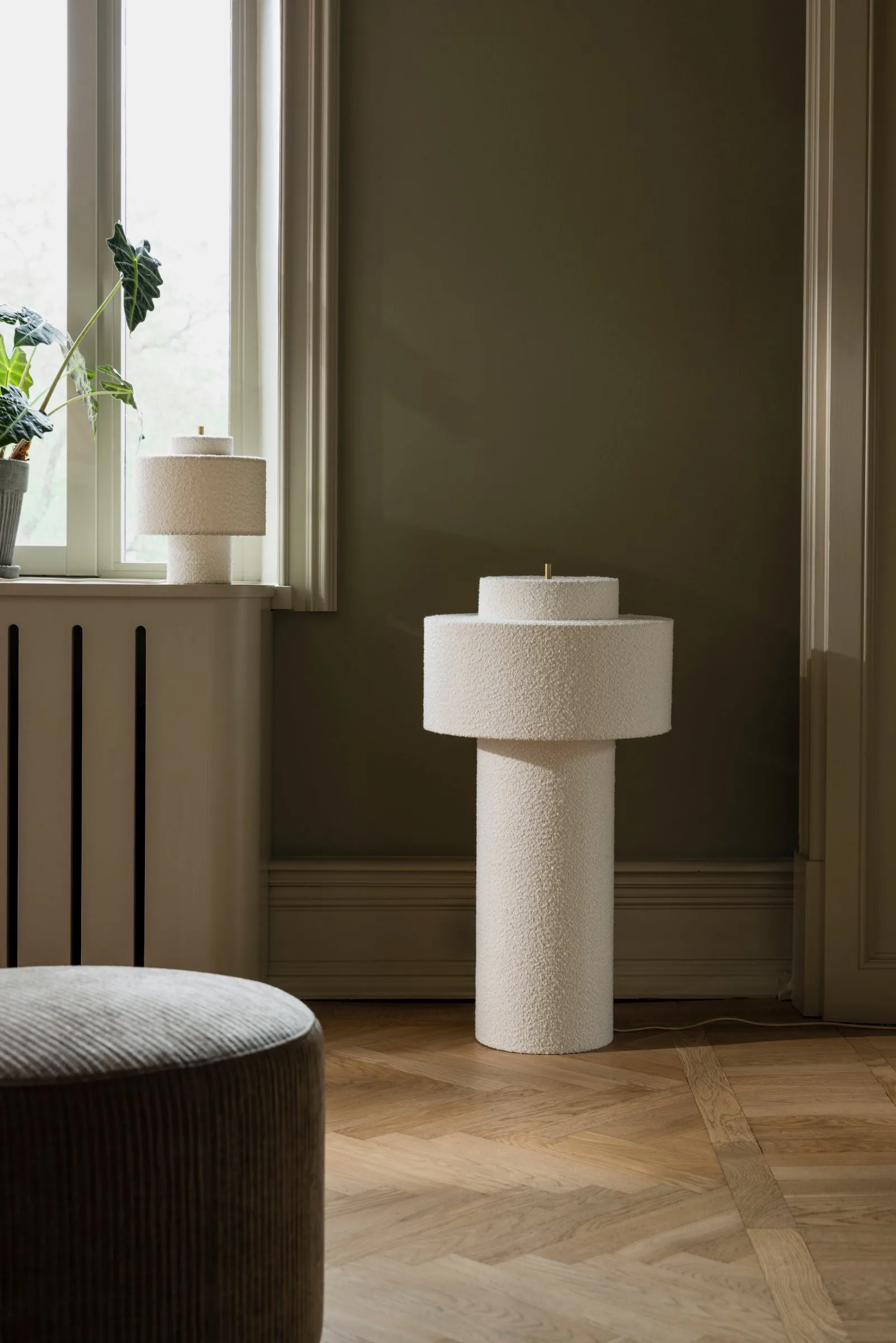 Noah golvlampa, Vit bouclé, Ø45x88 cm Globen Lighting