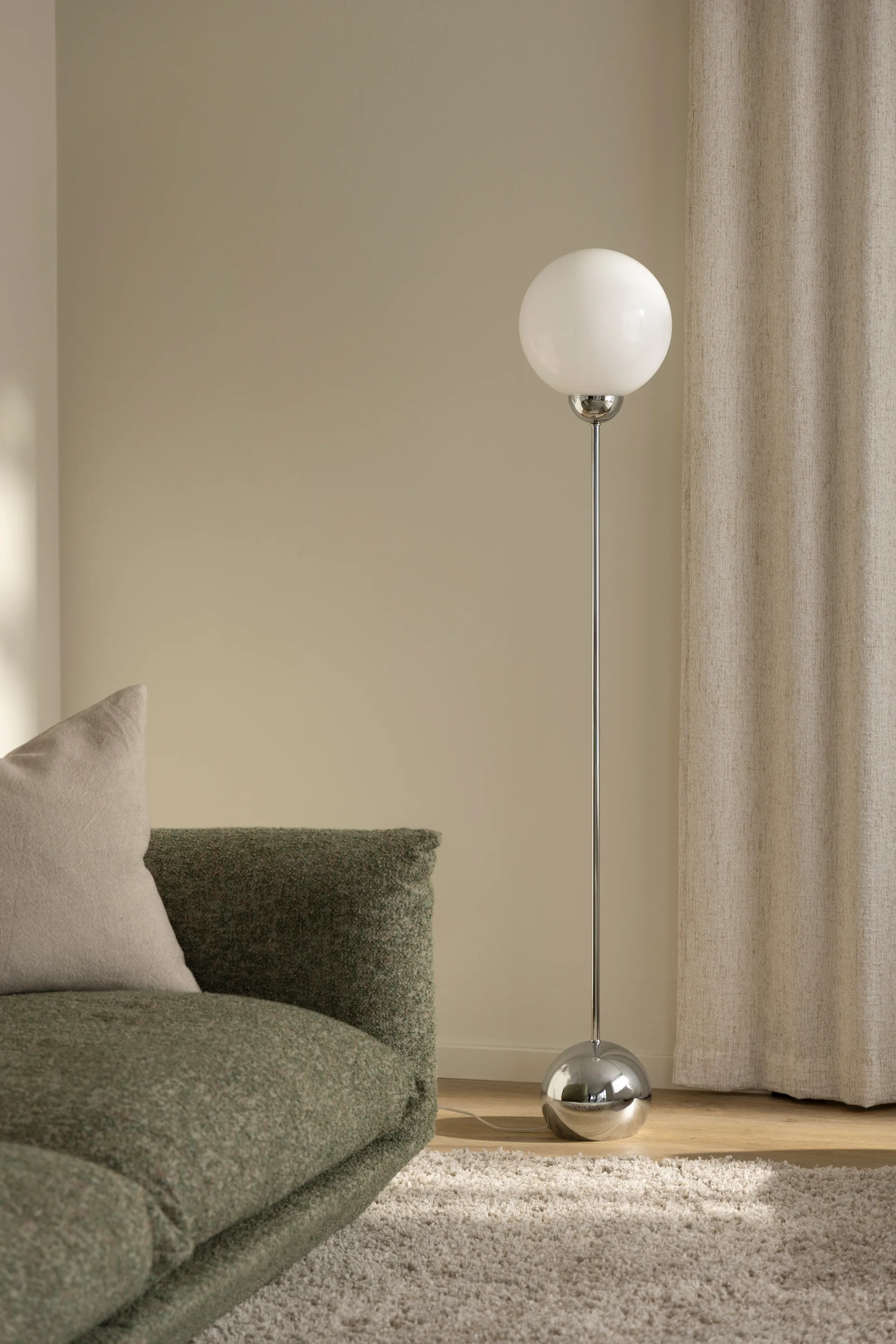 Ripley golvlampa, Krom Globen Lighting