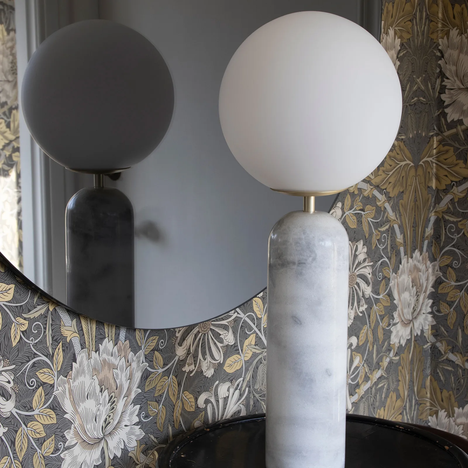 Torrano bordslampa, Vit Globen Lighting