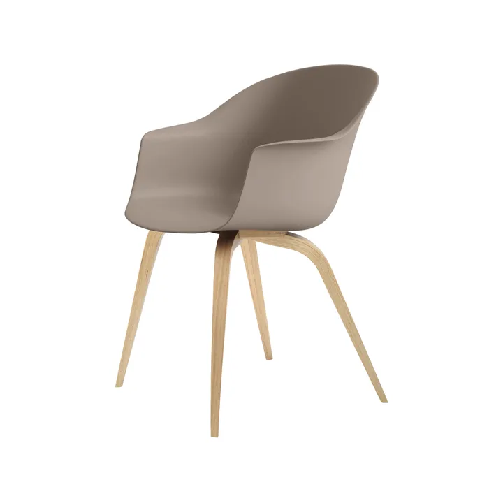 Bat stol - new beige, mattlackat ekstativ - GUBI