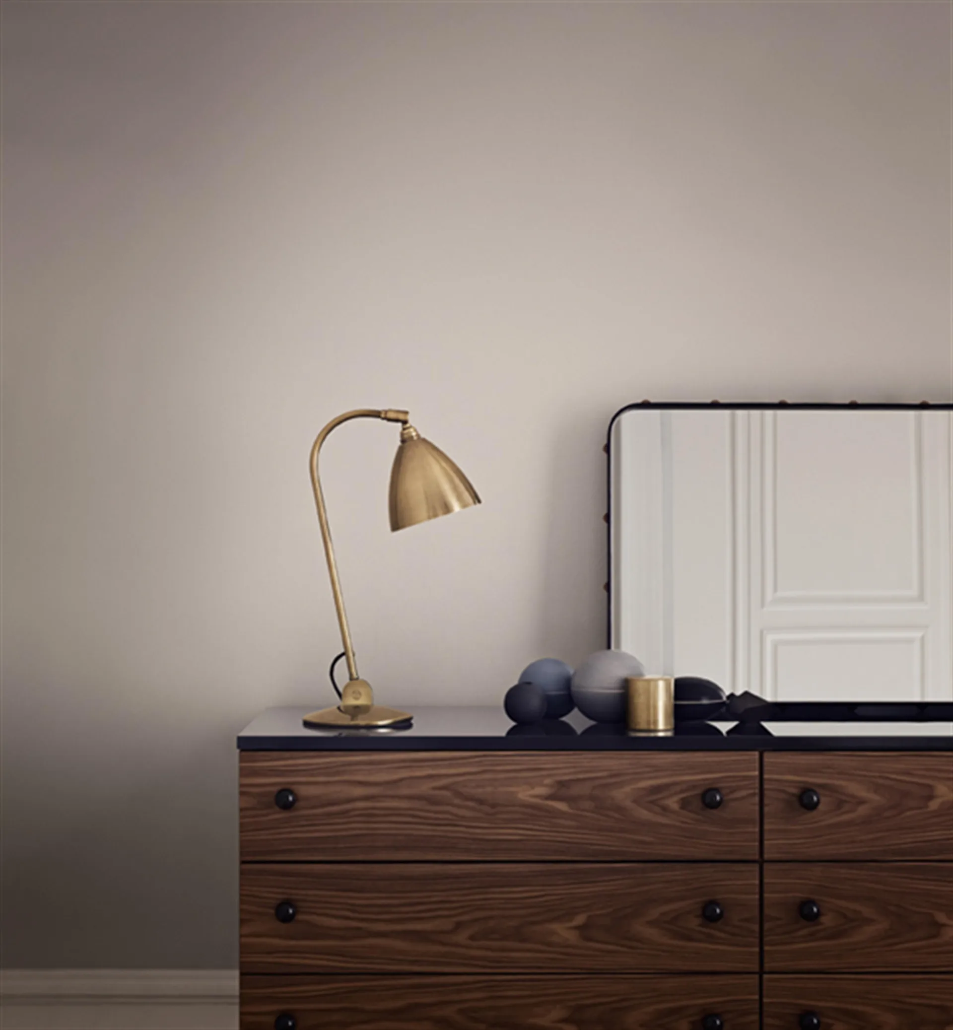 Bestlite BL2 bordslampa, Mässing GUBI