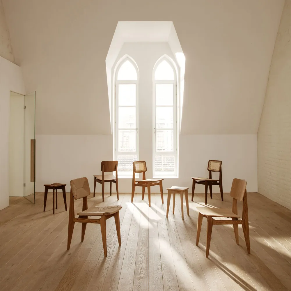 C-Chair stol, american walnut, rotting GUBI
