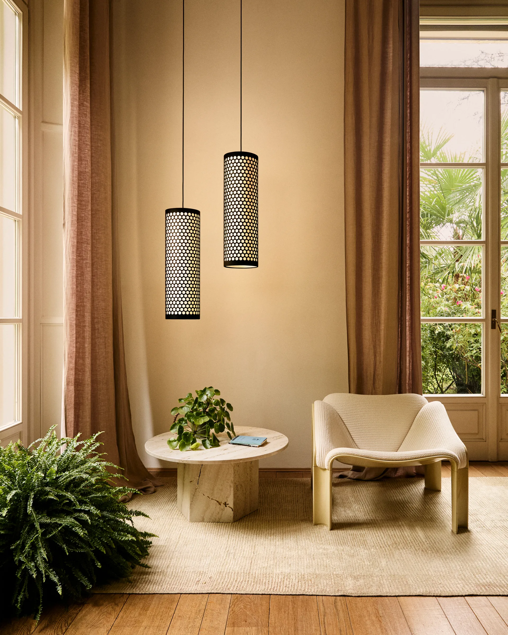 F300 loungestol,  Alabaster white-Alpaca Alto 014 GUBI