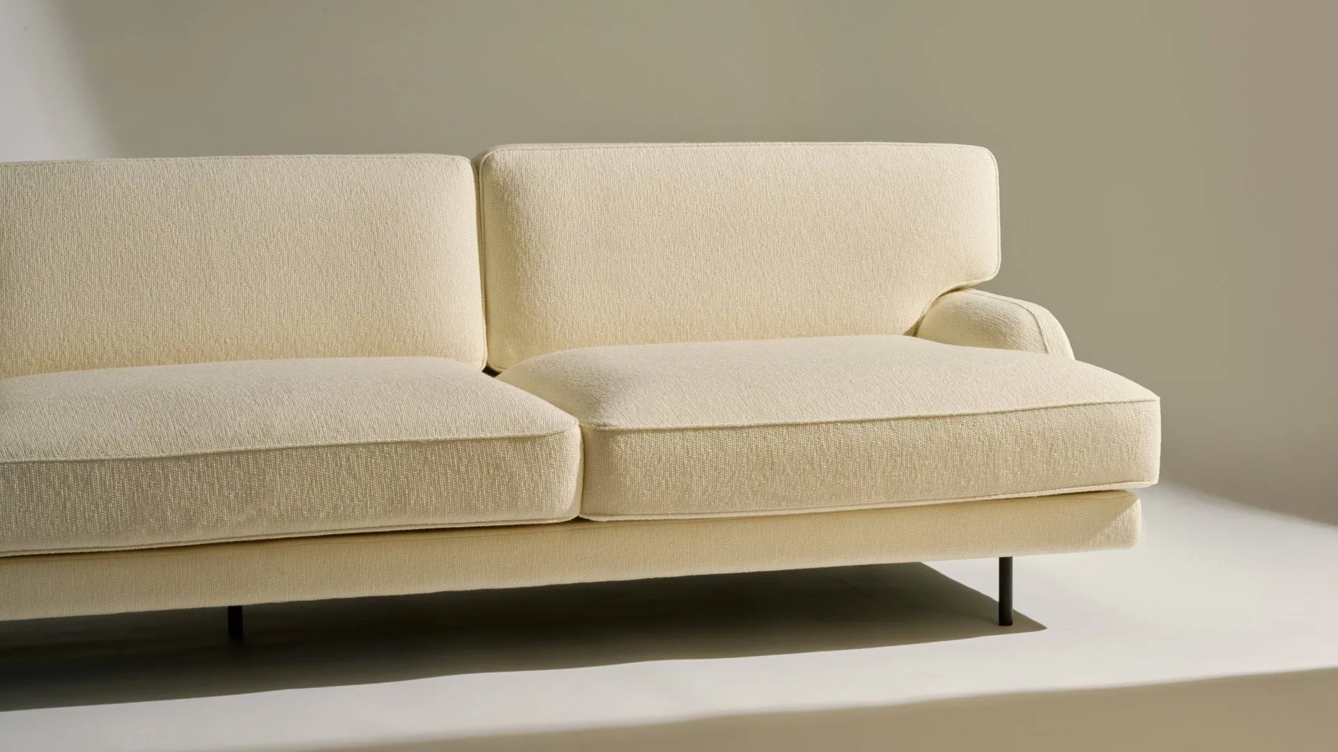 Flaneur soffa 2-sits, Bouclé-matt svart, 3-sits GUBI